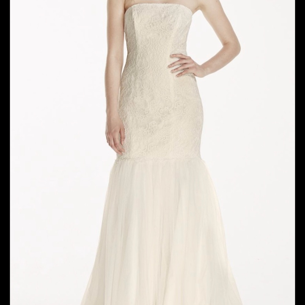 Ivory Trumpet Style Wedding Dress